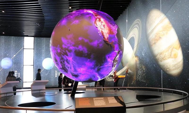 Spherical Screens Exhibition hall scene