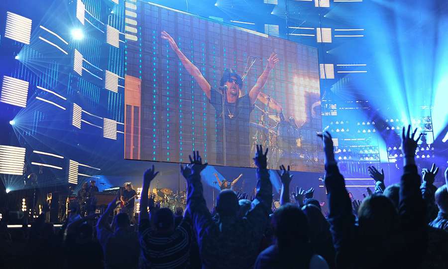 Transparent LED screens in concerts