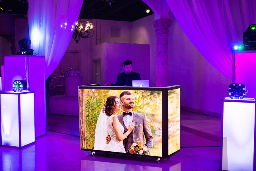 LED-DJ-BOOTH-Wedding-Planner