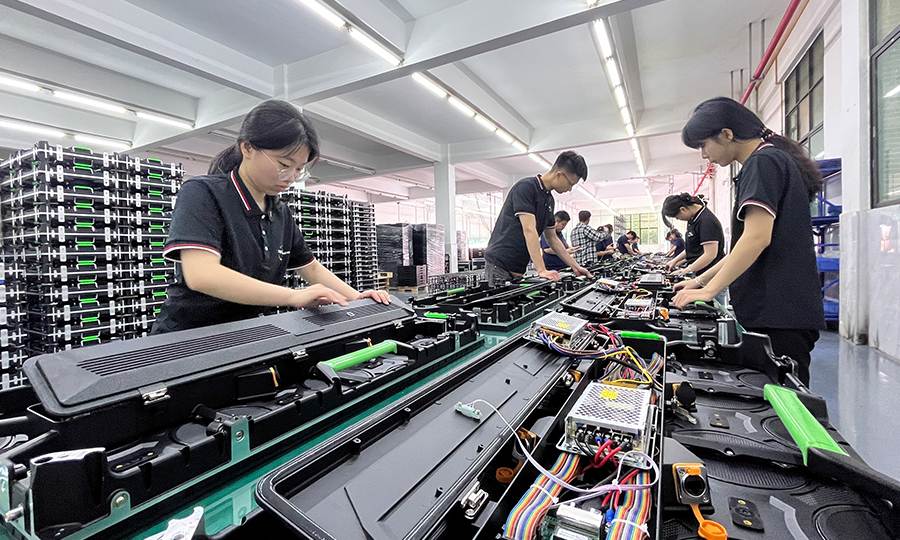 TOP-DANCE-factory-producing-P2-LED-walls-efficiently