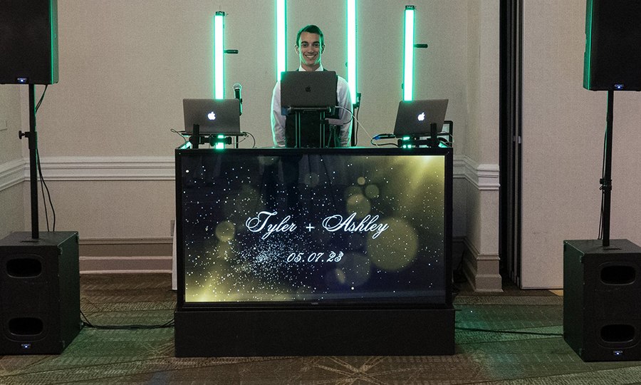 Create a stunning wedding centerpiece with a custom DJ booth