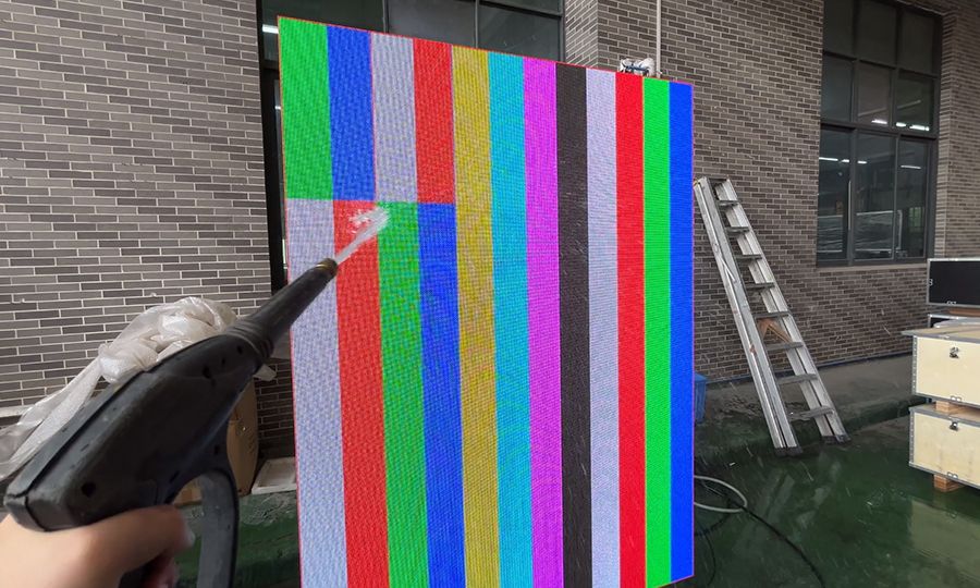 Unlock-total-reliability-with-an-IP65-weatherproof-P5-screen.