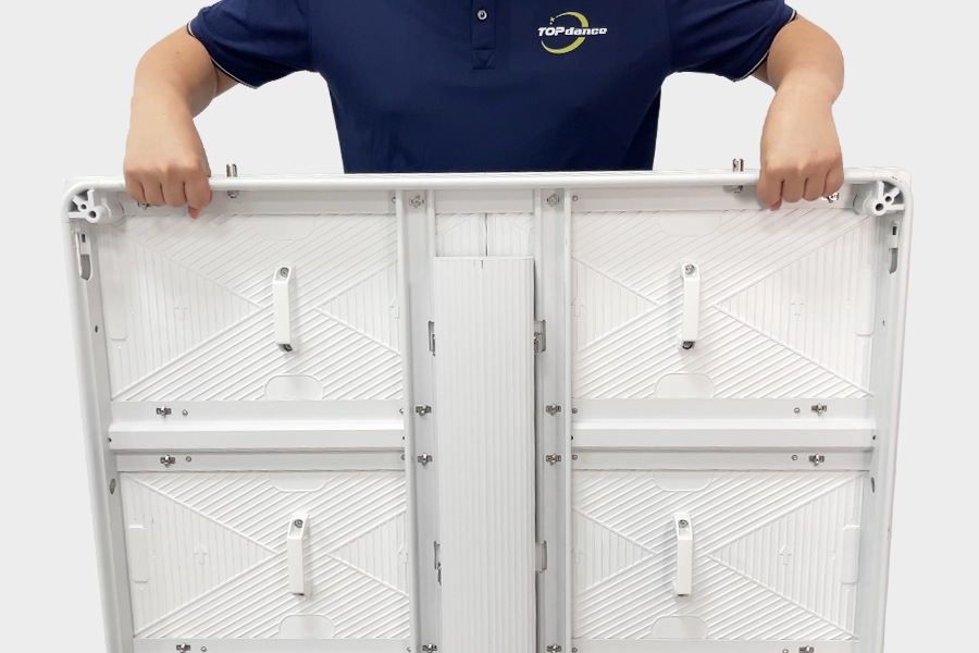 A technician easily lifts the 25kg LED cabinet