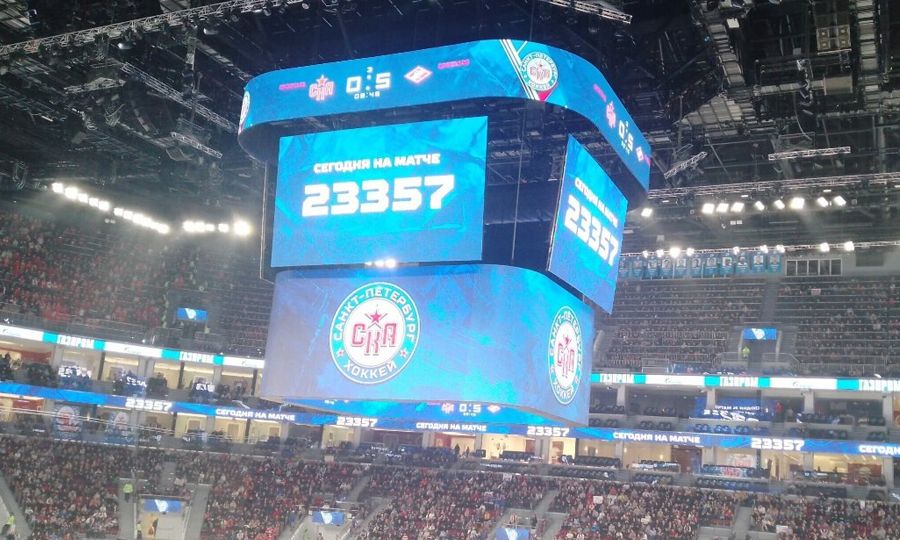 P8-screen-in-stadium-with-high-refresh-rate-for-sports.