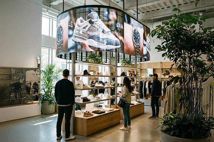 Create immersive retail displays with flexible transparent LED